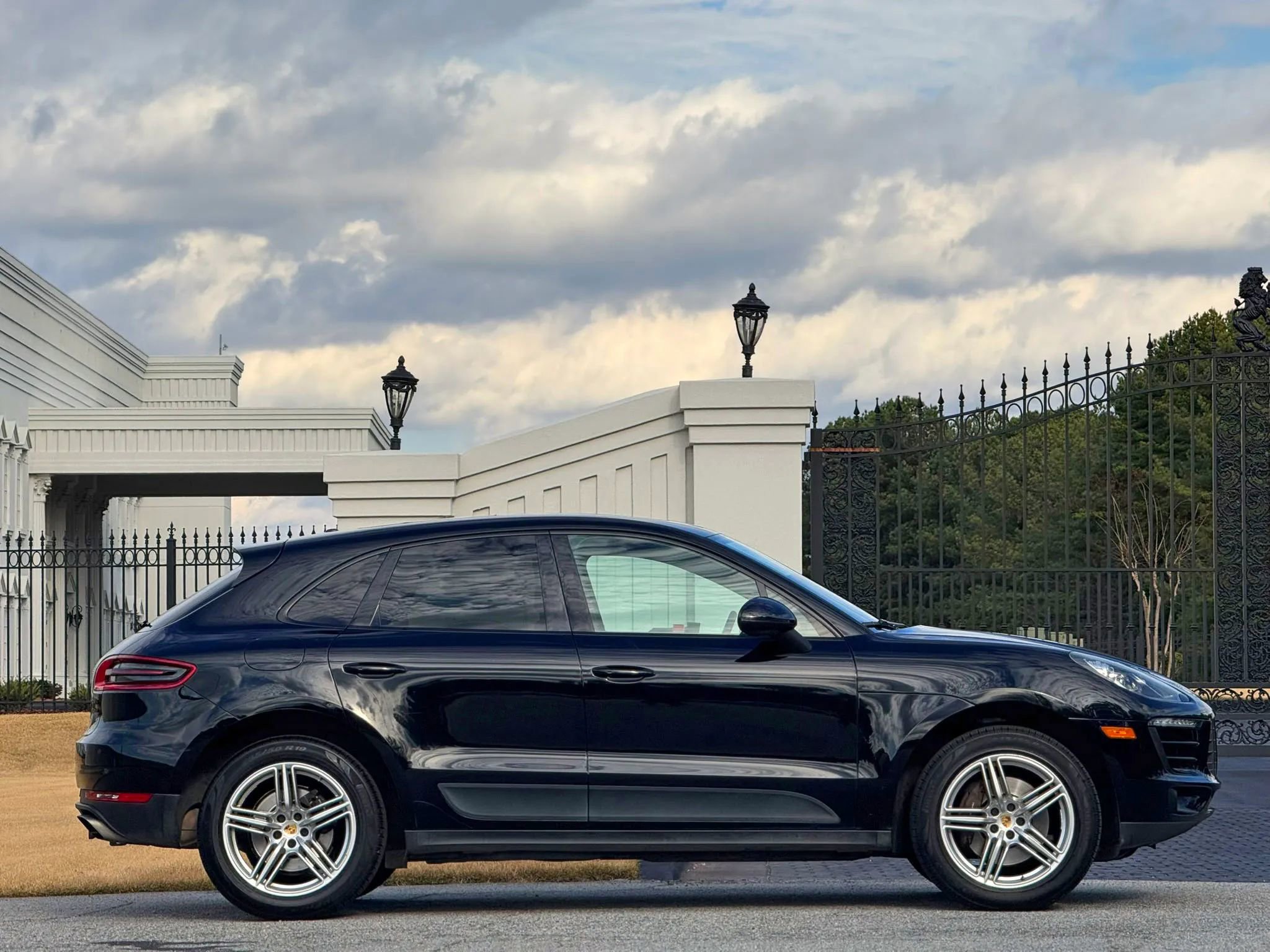 Used 2017 Porsche Macan AWD/4WD image 6