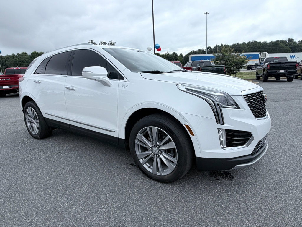 Used 2025 Cadillac XT5 Premium Luxury AWD/4WD image 2