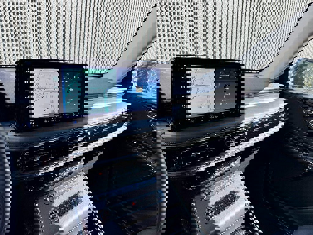 New 2025 Lincoln Aviator AWD w/ Jet Appearance Package image 24