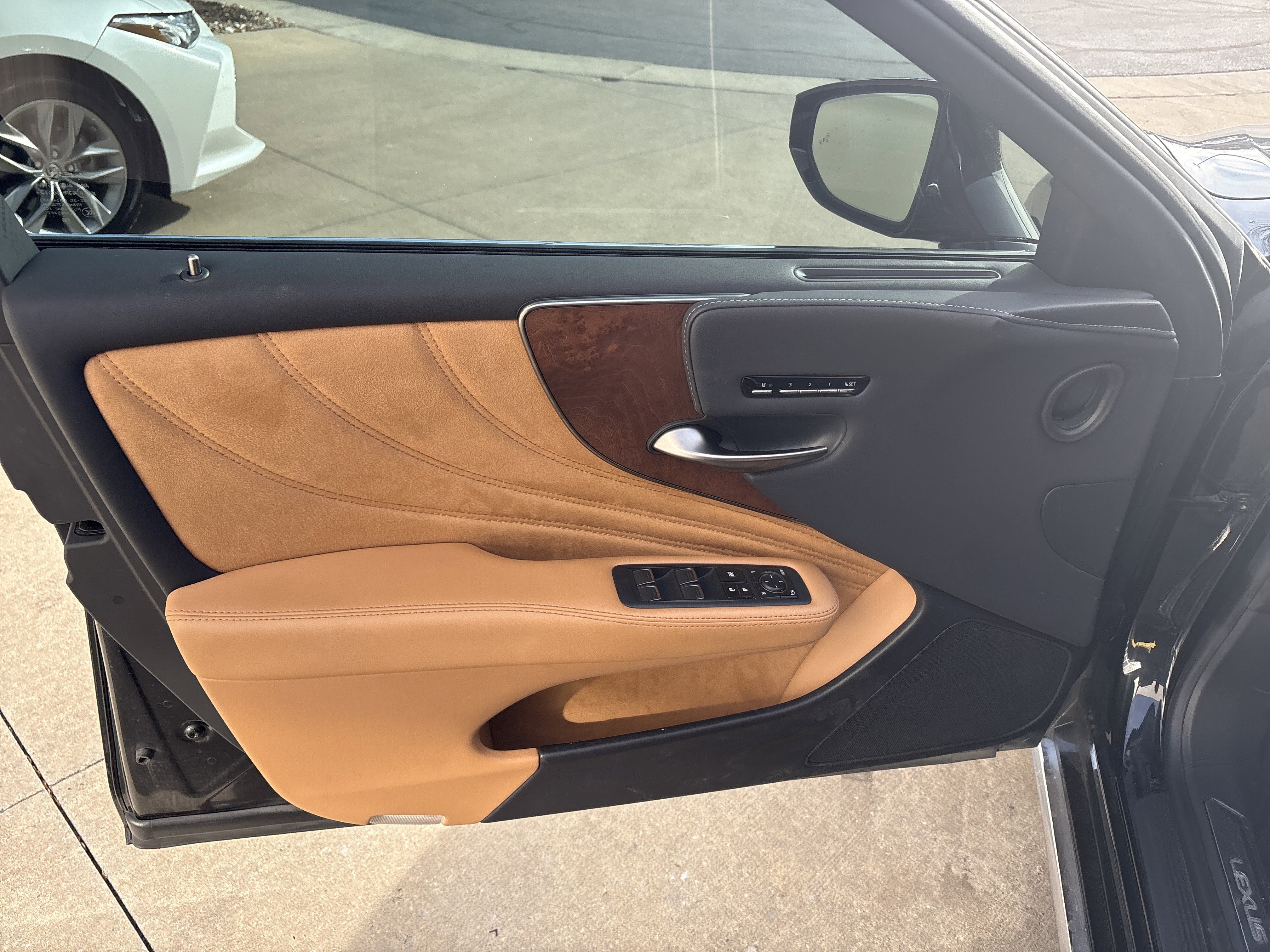 Used 2021 Lexus LS 500 AWD image 14