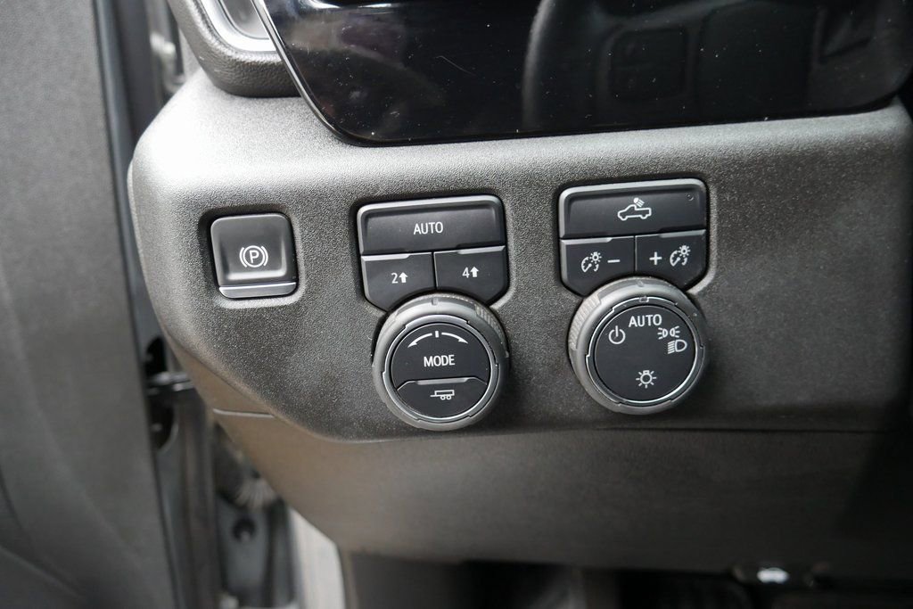 Used 2025 Chevrolet Silverado 1500 LT image 11