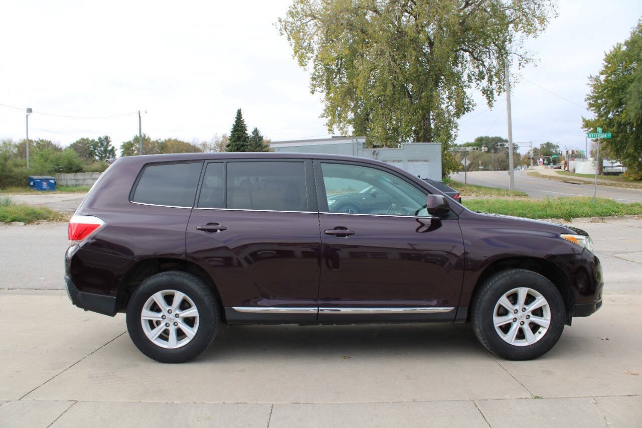 Used 2013 Toyota Highlander 4WD w/ Cold Weather Pkg image 3