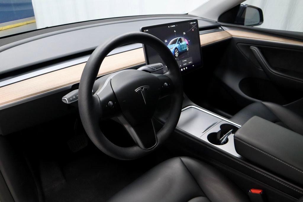 Used 2024 Tesla Model Y Long Range AWD/4WD image 27