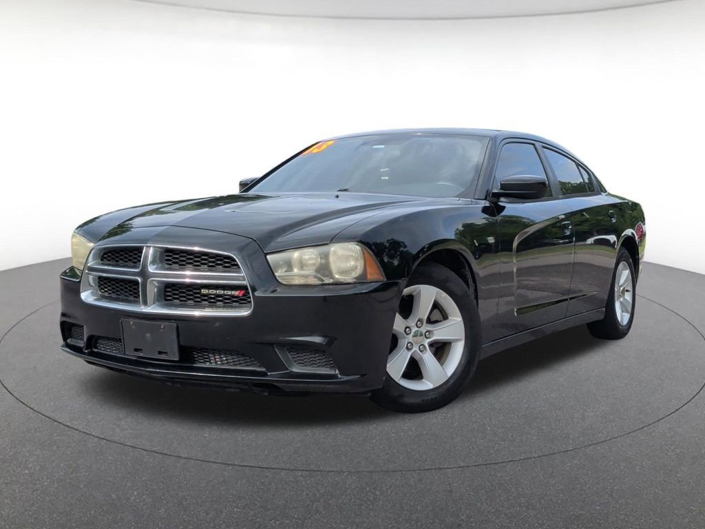 Used 2013 Dodge Charger SE RWD image 1