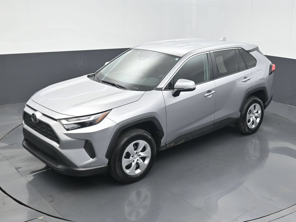 Used 2025 Toyota RAV4 LE AWD/4WD image 9