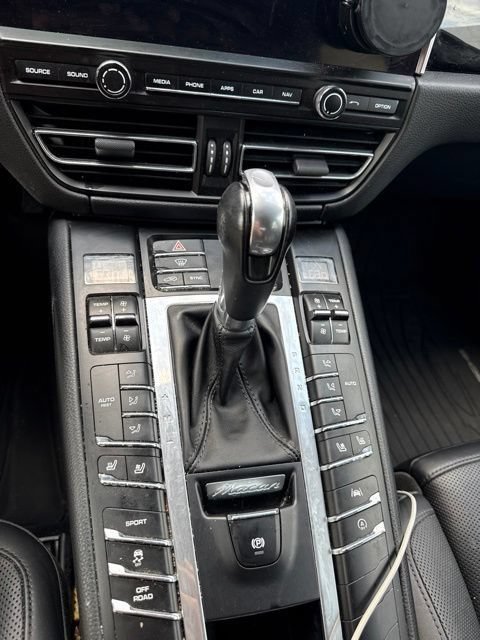 Used 2019 Porsche Macan AWD/4WD image 10