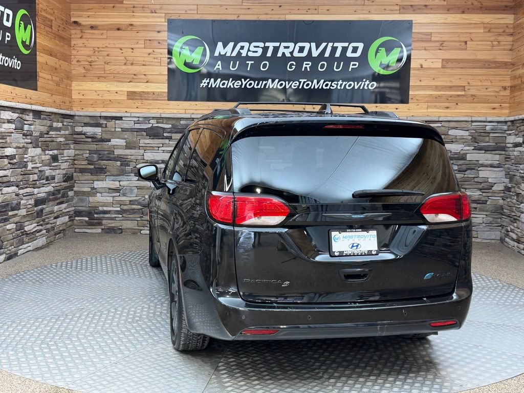 Used 2020 Chrysler Pacifica Touring-L w/ S Appearance Package FWD image 15