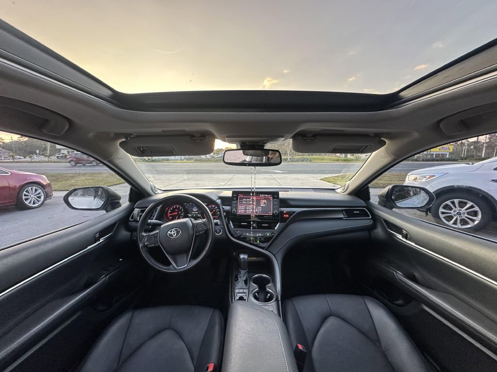 Used 2021 Toyota Camry XSE image 6