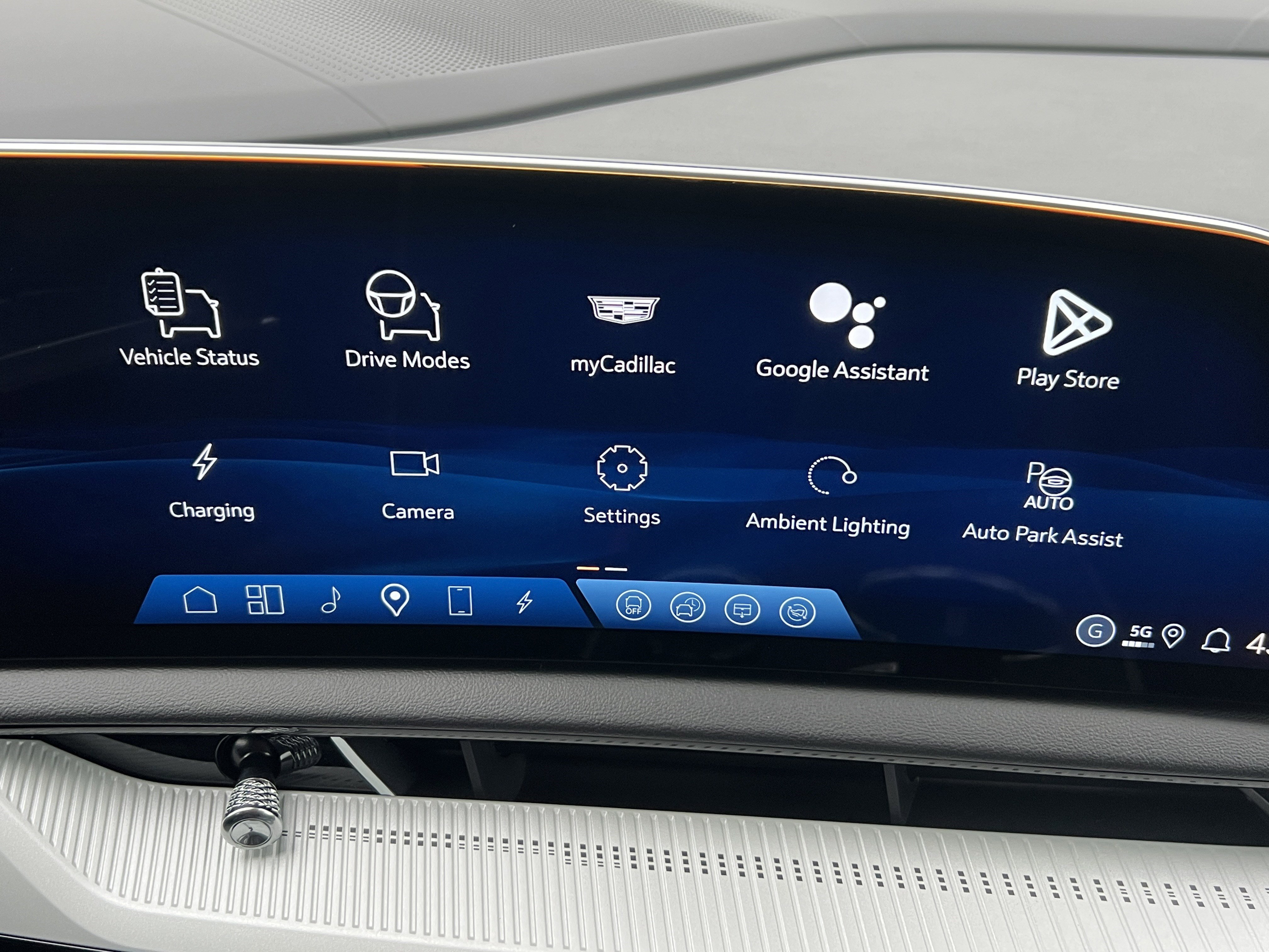 New 2026 Cadillac Optiq Luxury 2 image 13