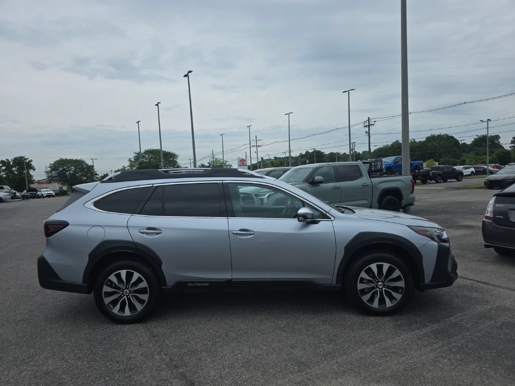 Used 2023 Subaru Outback Touring AWD/4WD image 4