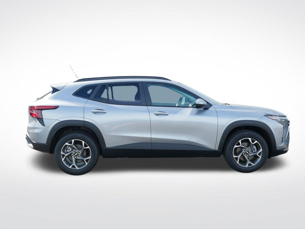 New 2026 Chevrolet Trax LT w/ Sunroof Package FWD image 2