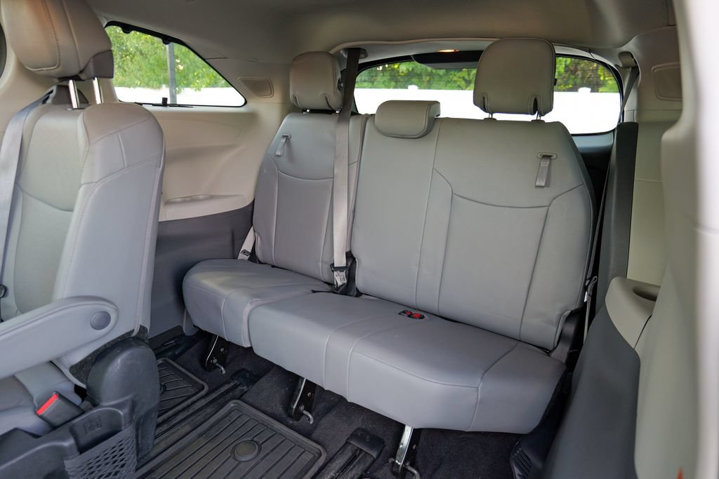 Used 2023 Toyota Sienna Limited AWD/4WD image 27