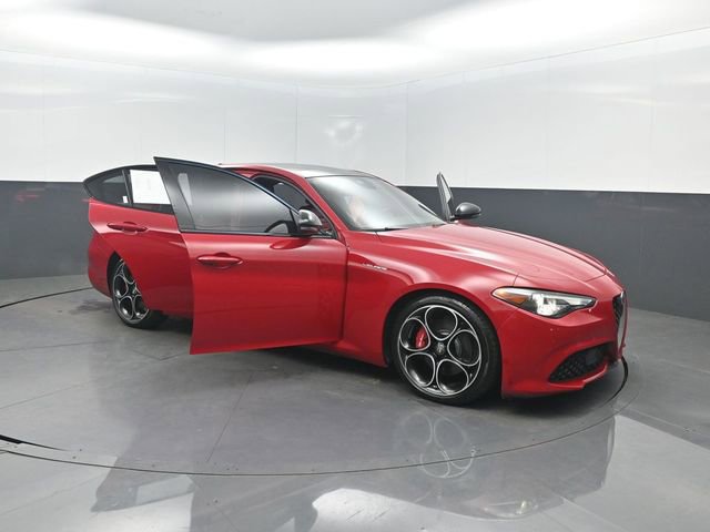 Used 2023 Alfa Romeo Giulia Veloce RWD image 38