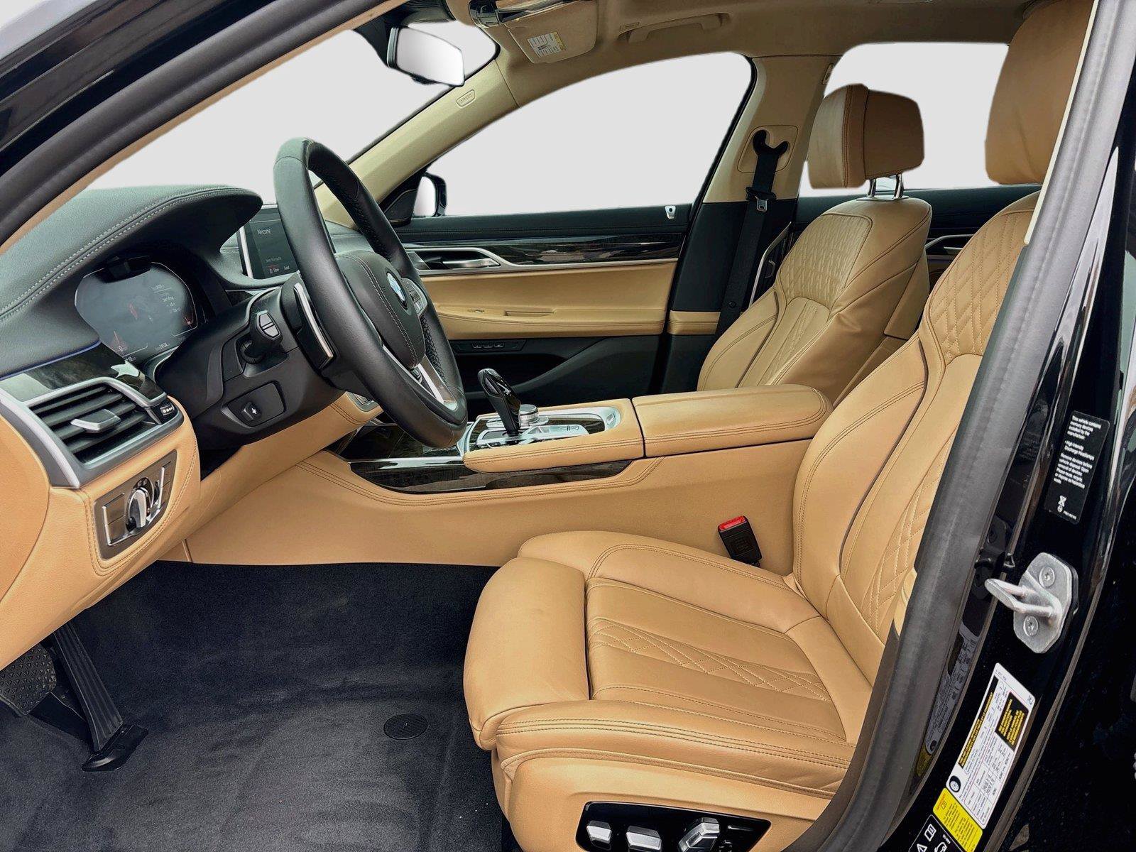 Used 2022 BMW 750i xDrive AWD/4WD image 5
