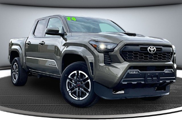 Used 2024 Toyota Tacoma TRD Sport w/ TRD Sport Upgrade Package AWD/4WD image 3