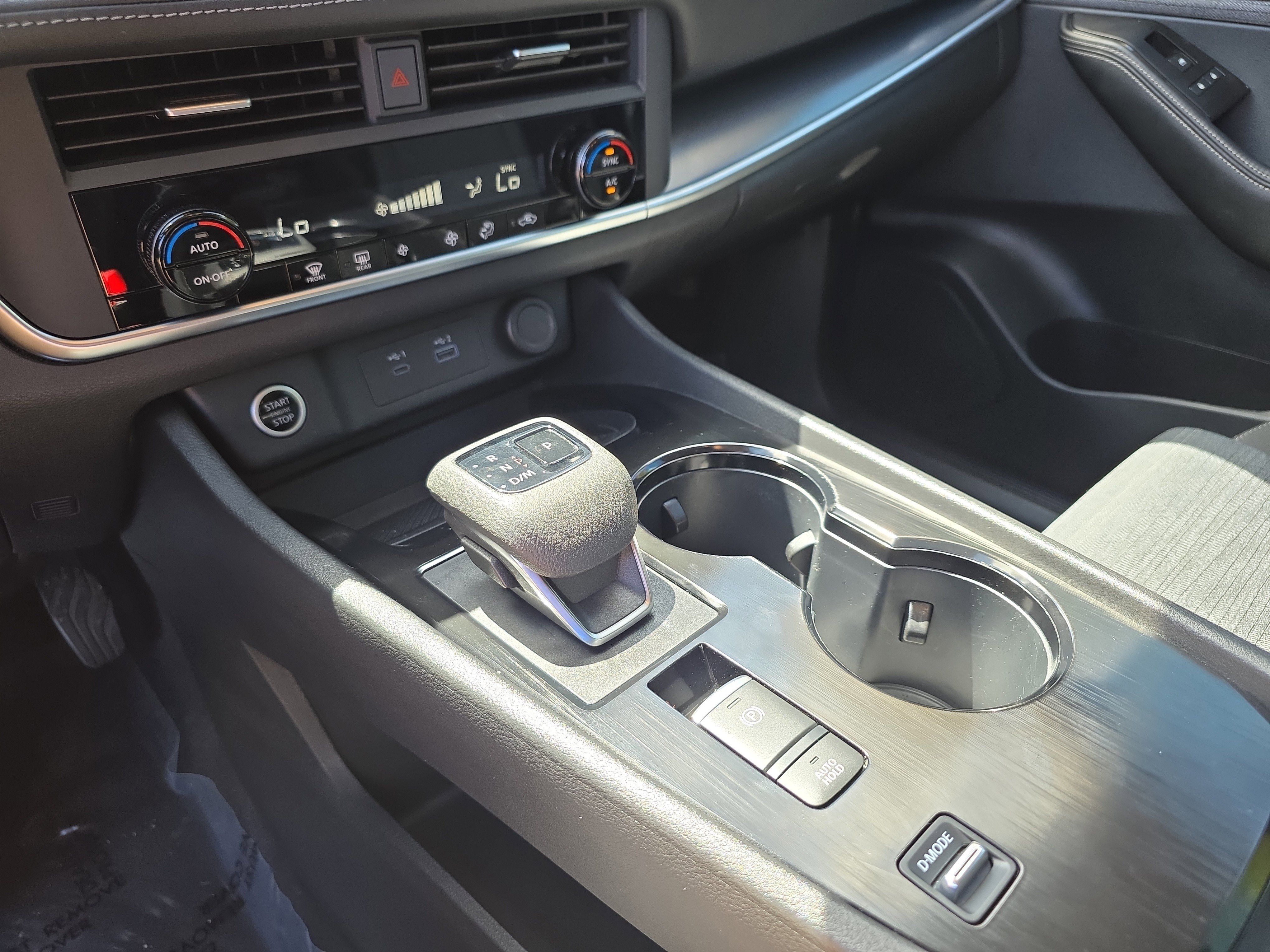 Used 2023 Nissan Rogue SV image 32