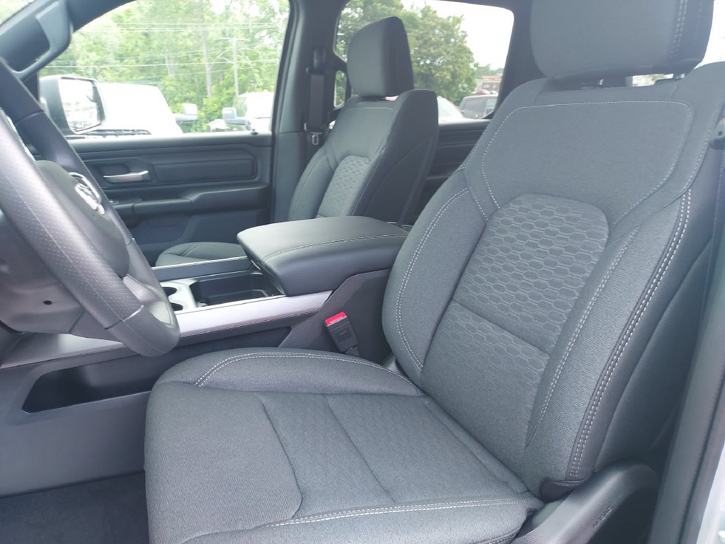 New 2026 RAM 1500 Express AWD/4WD image 17