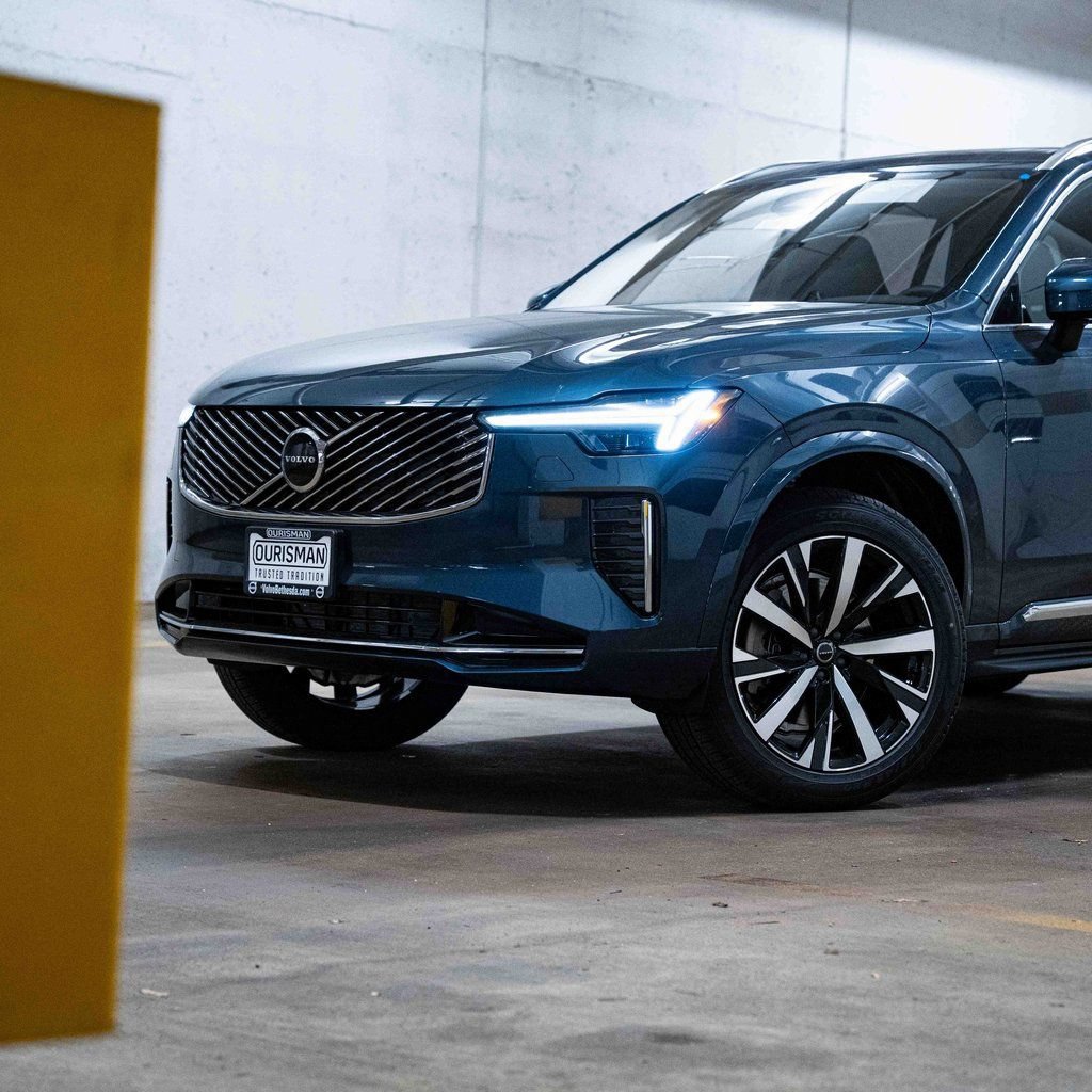 New 2026 Volvo XC90 B6 Core AWD/4WD image 2