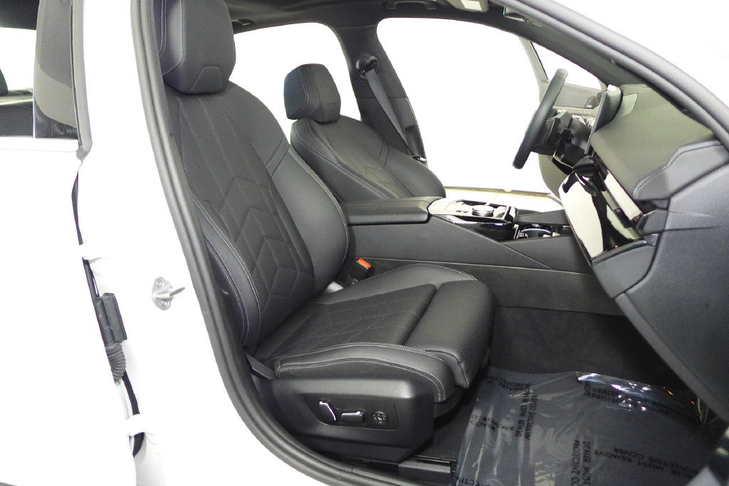Certified 2024 BMW 530i w/ Convenience Package RWD image 19