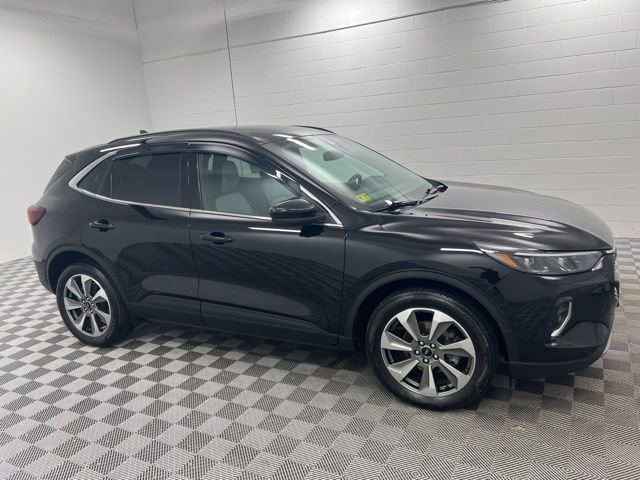 Used 2023 Ford Escape Platinum image 4