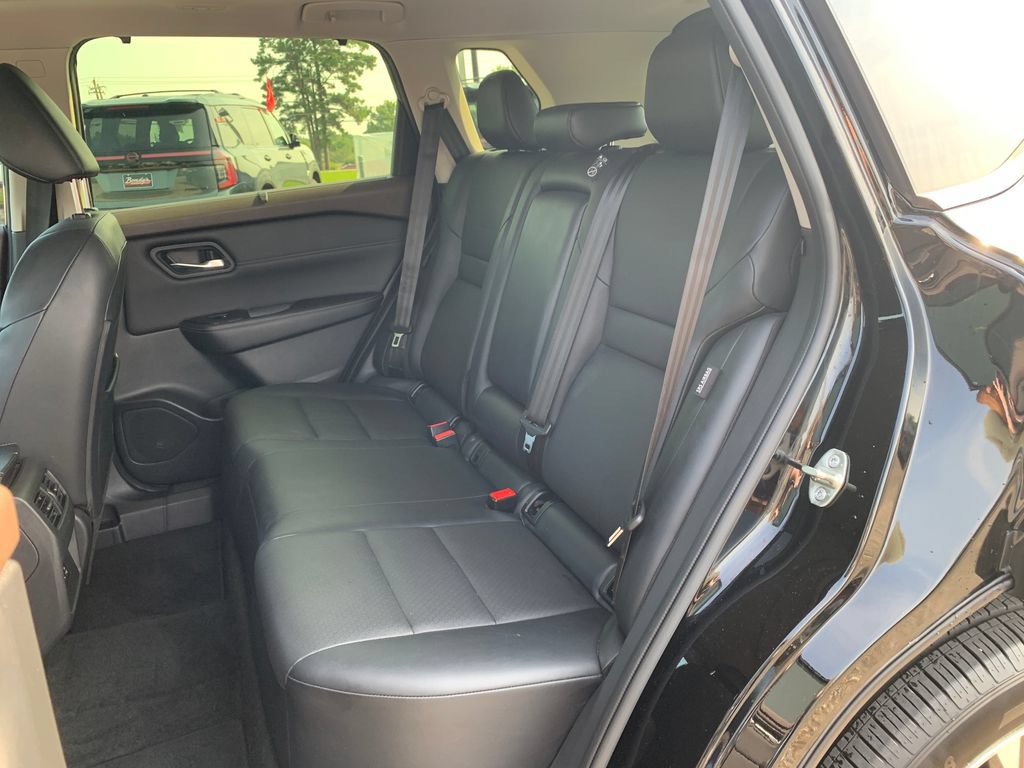 Used 2023 Nissan Rogue SV w/ SV Premium B Package FWD image 24