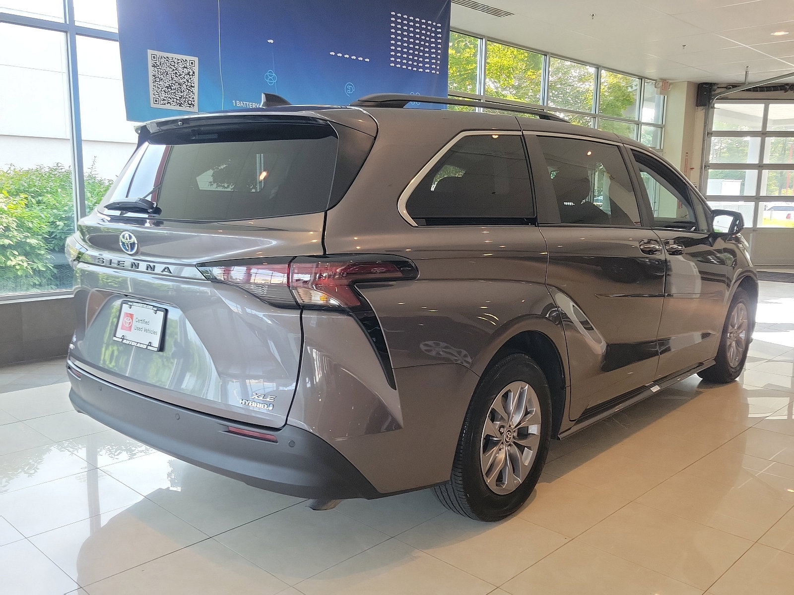 Certified 2023 Toyota Sienna XLE image 6