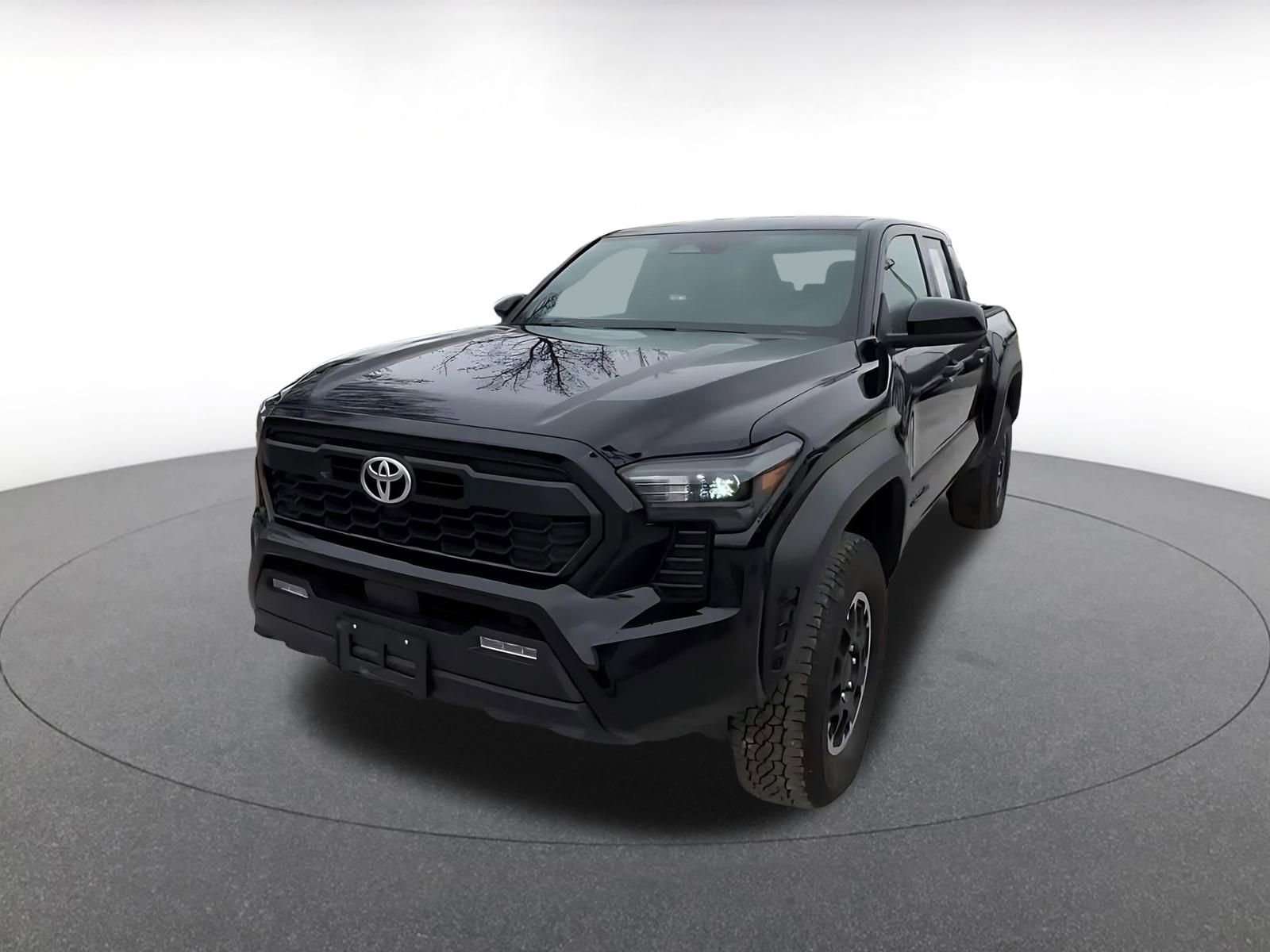 Used 2025 Toyota Tacoma SR image 4