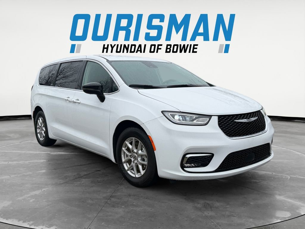 Used 2024 Chrysler Pacifica Touring-L