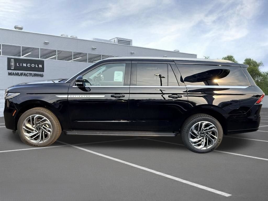 New 2027 Lincoln Navigator L Premier AWD/4WD image 4