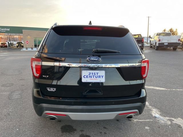 Used 2016 Ford Explorer XLT w/ Equipment Group 202A FWD image 14