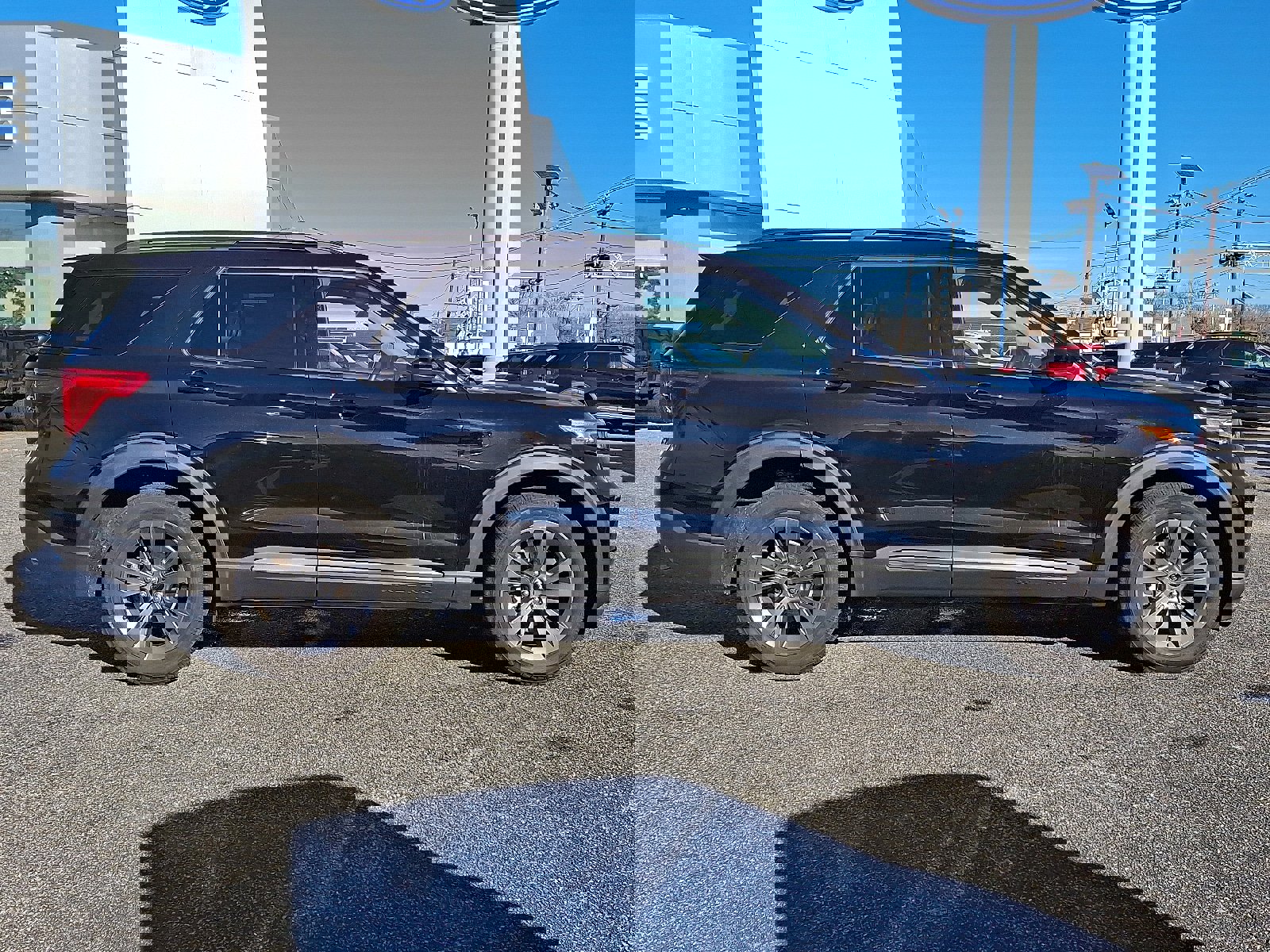 Certified 2022 Ford Explorer XLT w/ Equipment Group 202A image 7