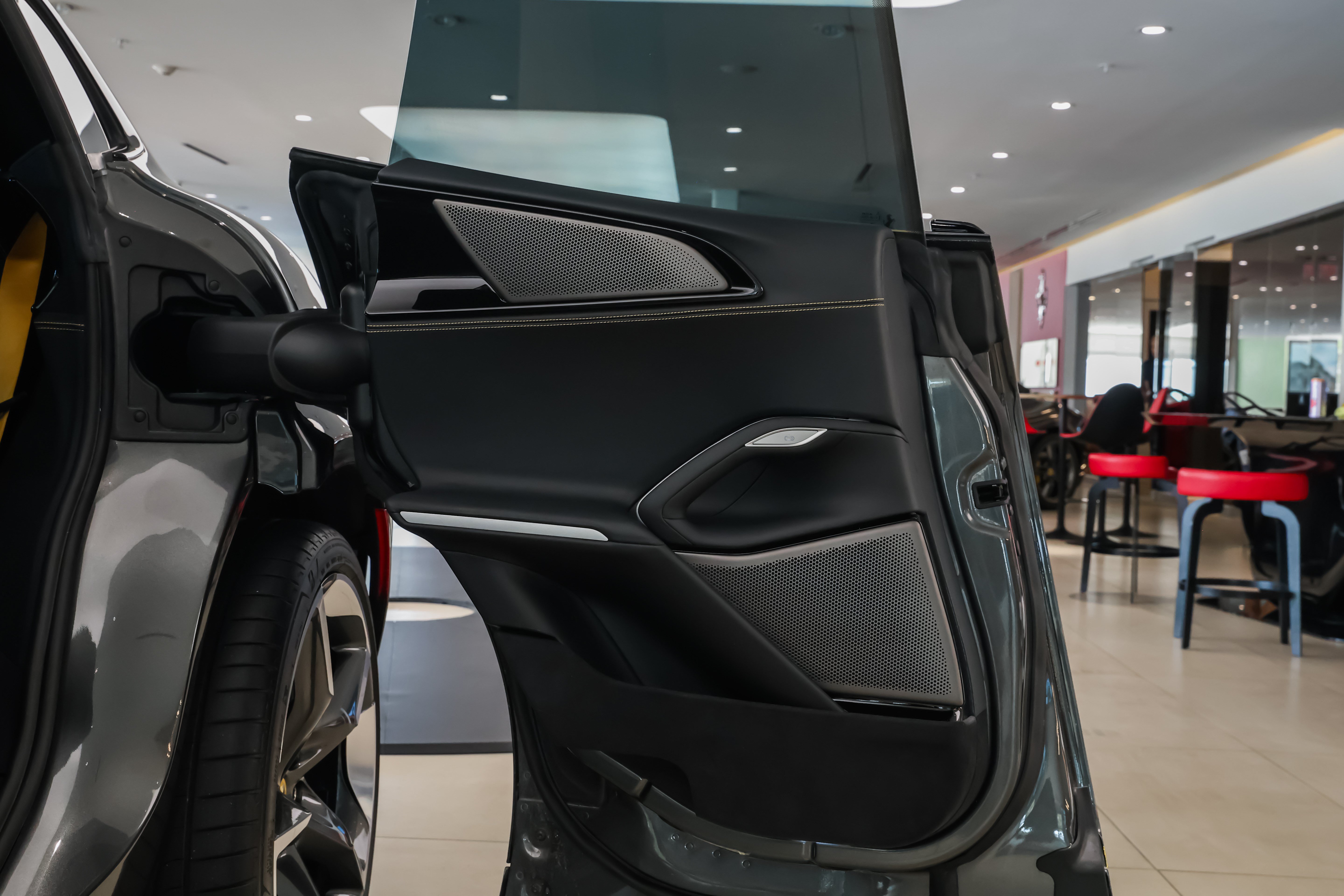 Used 2025 Ferrari Purosangue AWD/4WD image 22