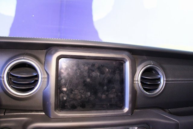 Used 2018 Jeep Wrangler Unlimited Sahara w/ Uconnect 4C Nav & Sound Group image 17