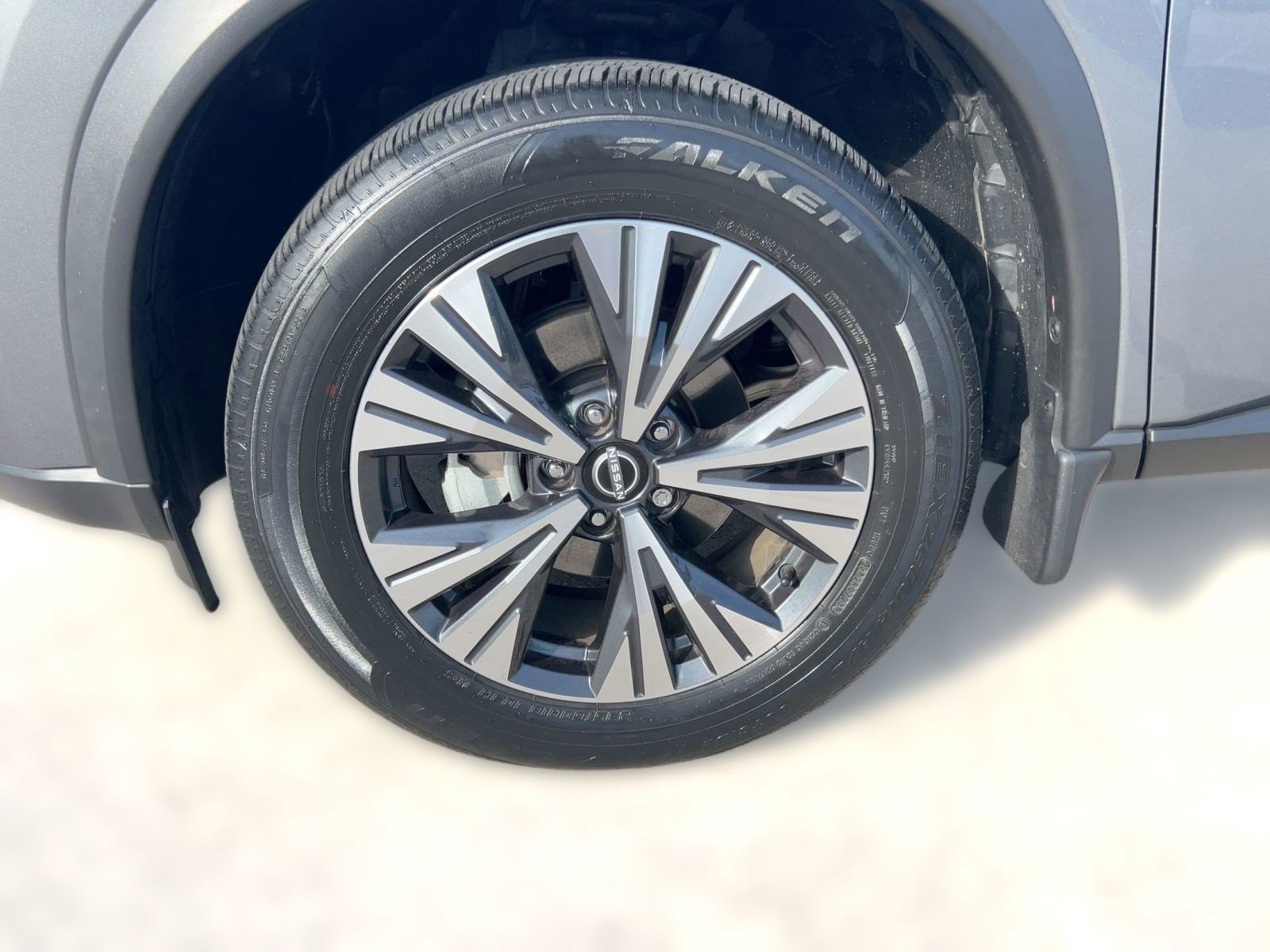 Used 2023 Nissan Rogue SV image 11