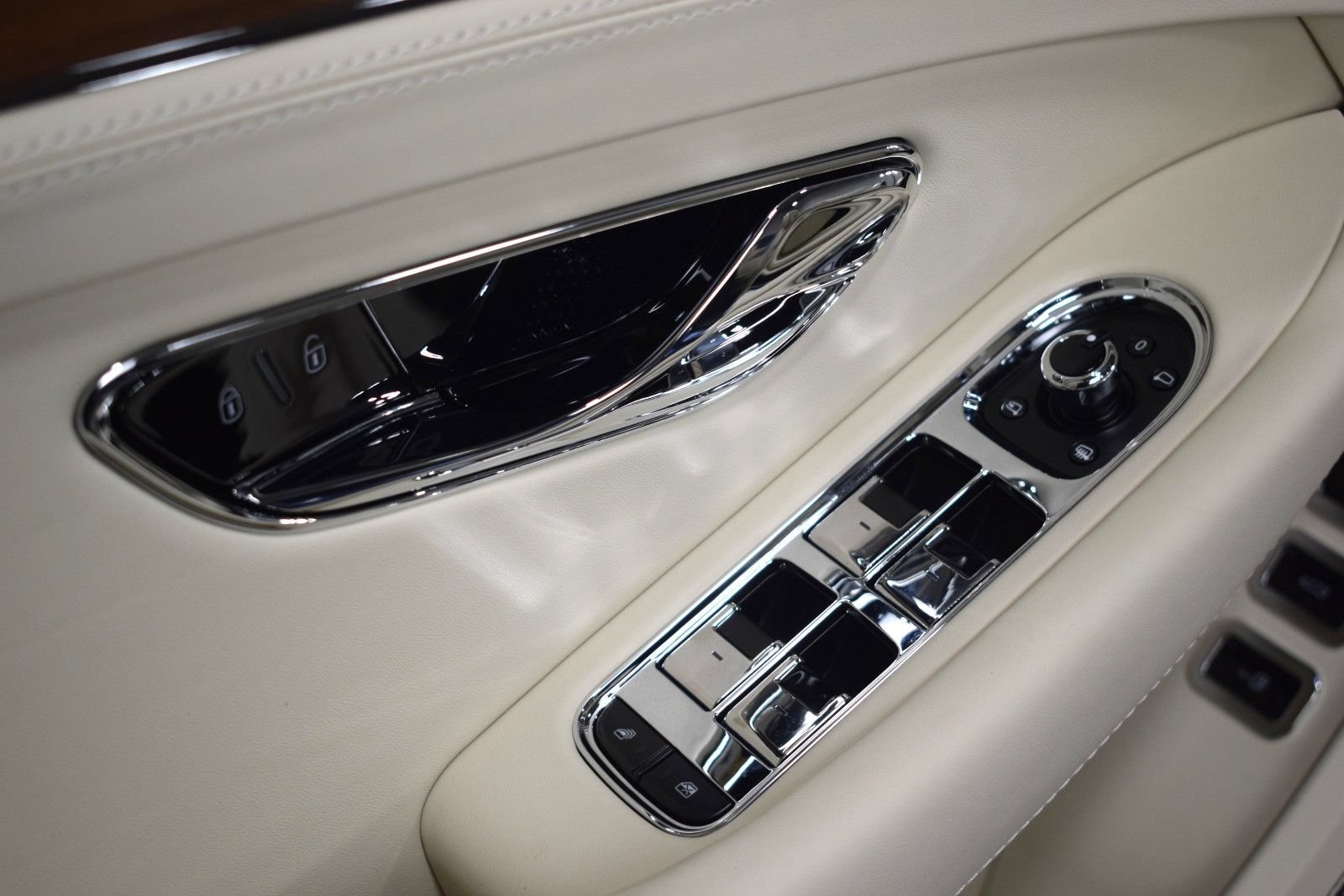 New 2026 Bentley Continental GTC AWD/4WD image 37