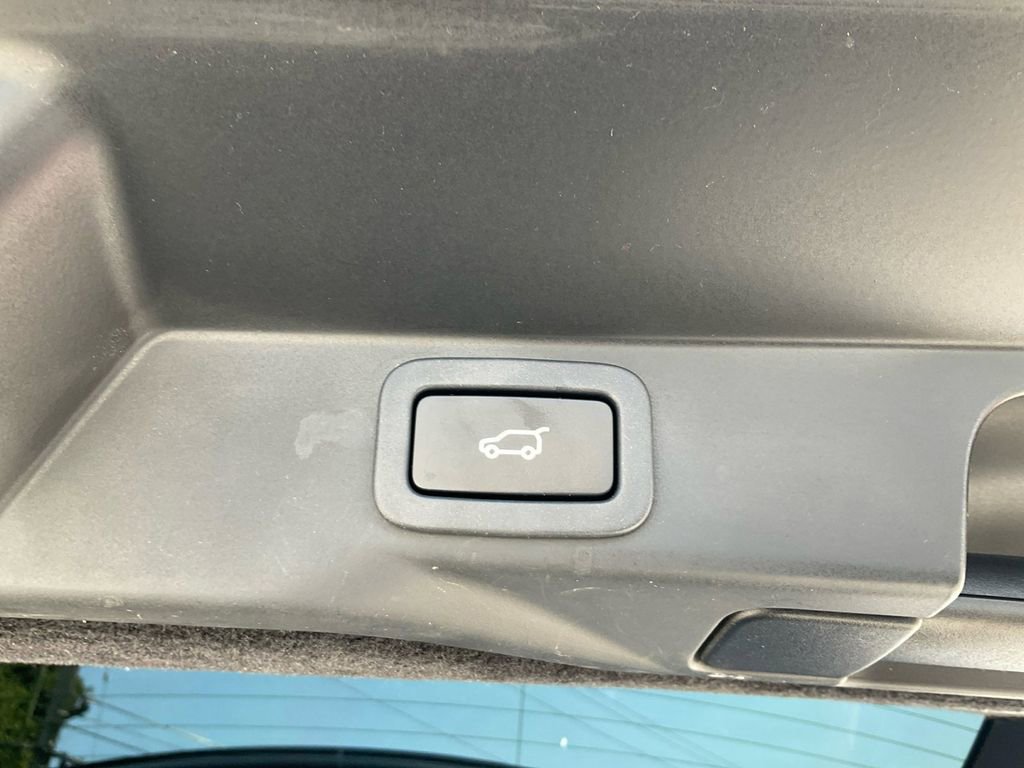 Used 2020 Land Rover Range Rover Sport HSE Dynamic image 10