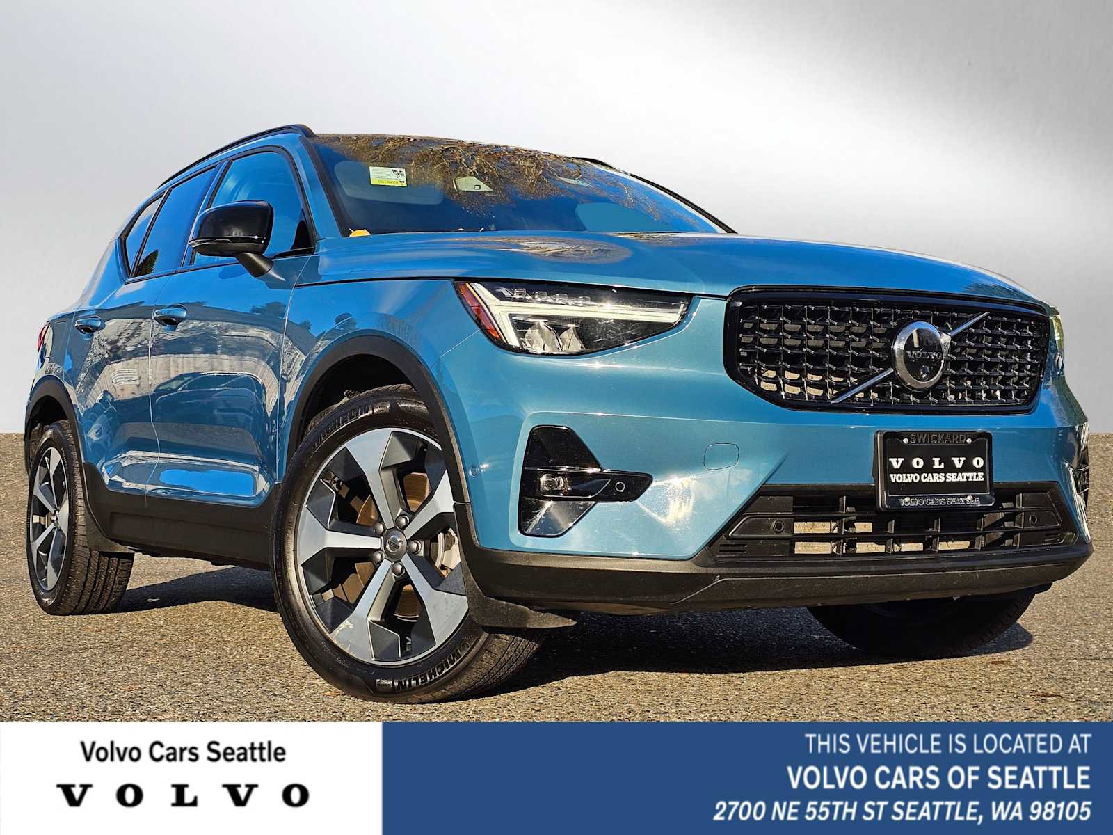 Used 2025 Volvo XC40 B5 Plus