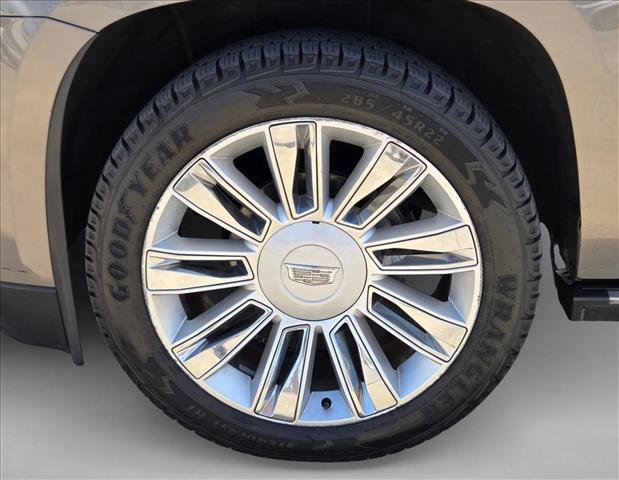 Used 2018 Cadillac Escalade ESV Platinum AWD/4WD image 23