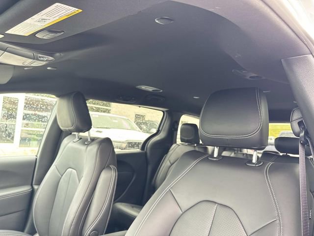 New 2026 Chrysler Pacifica Select image 12
