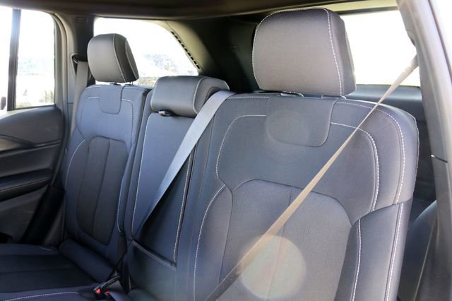 New 2025 Jeep Grand Cherokee Laredo w/ Luxury Tech Group I RWD image 19