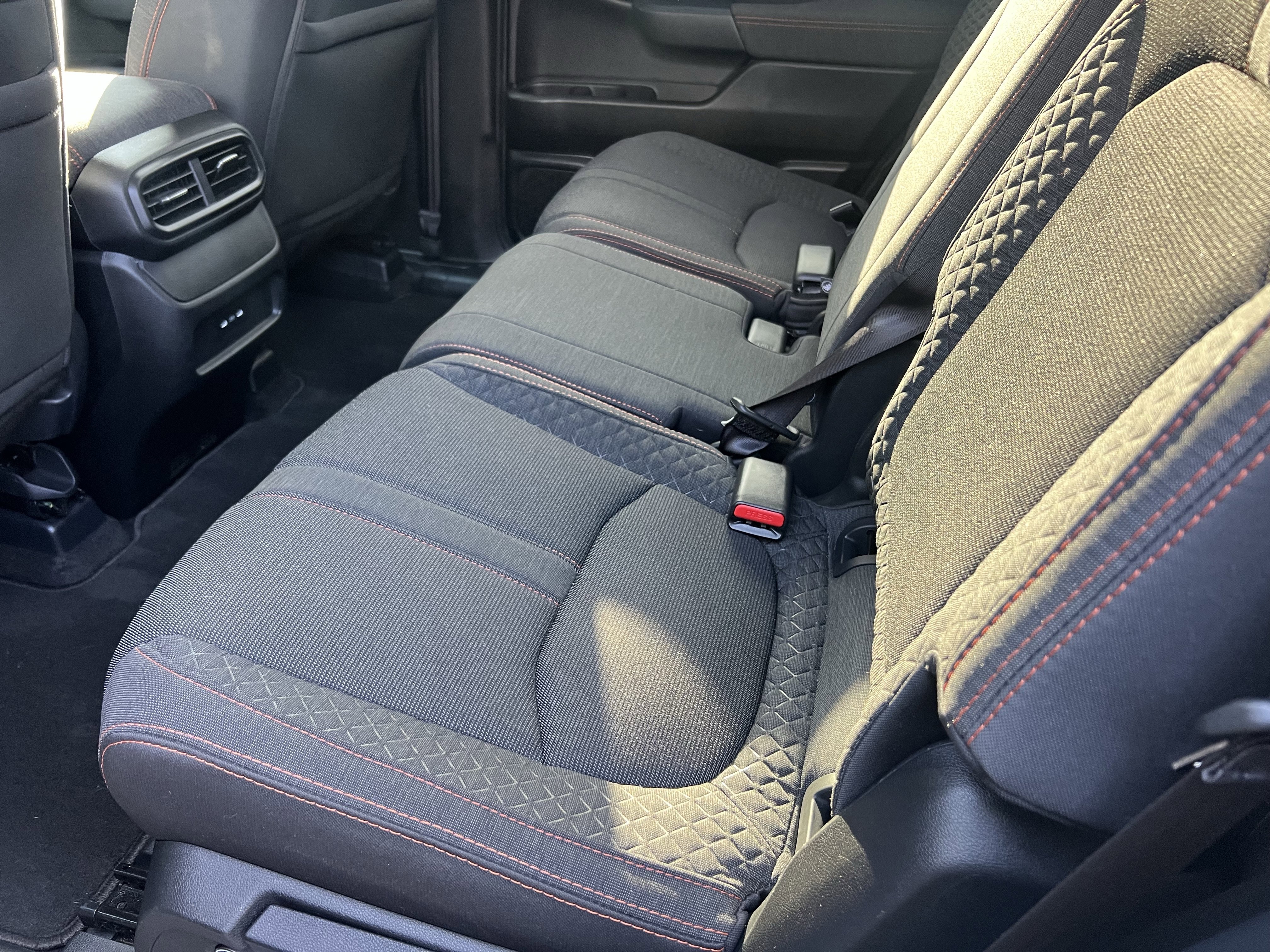 Used 2025 Honda Pilot Sport image 32