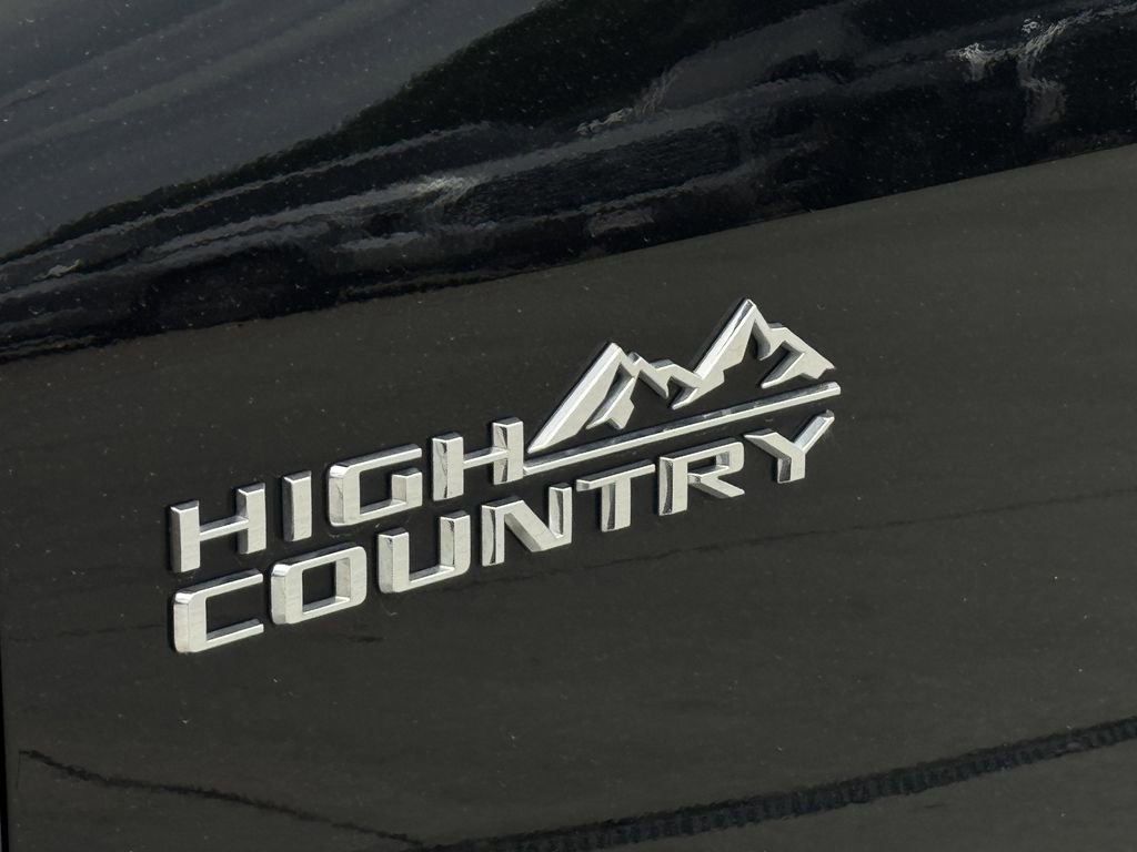 Used 2023 Chevrolet Traverse High Country w/ LPO, Floor Liner Package AWD/4WD image 10