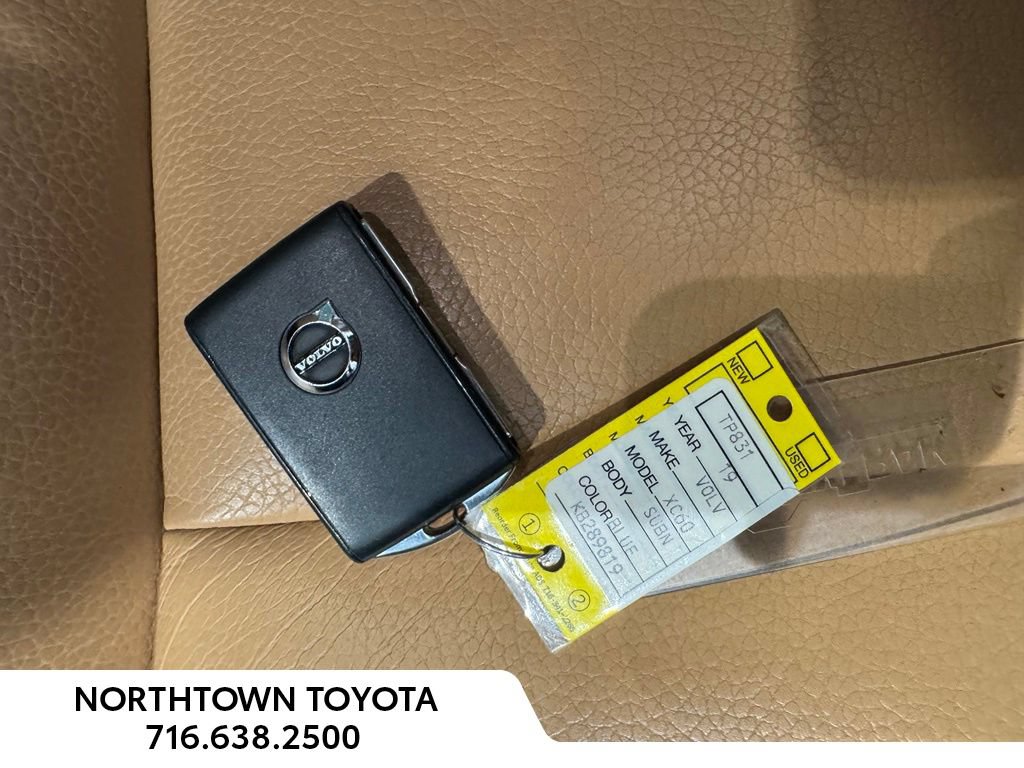 Used 2019 Volvo XC60 T5 Momentum w/ Multimedia Package AWD/4WD image 19