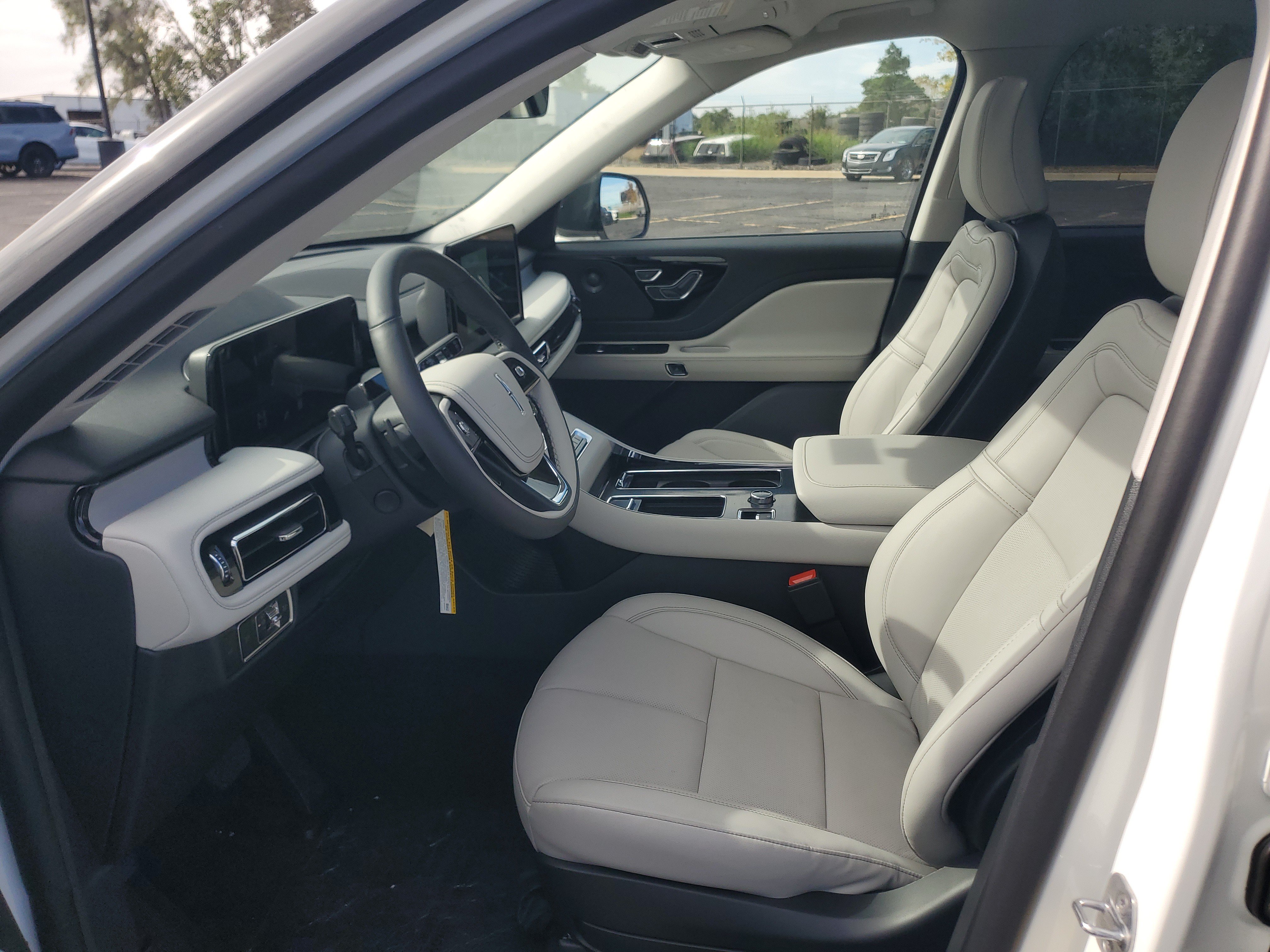New 2027 Lincoln Aviator Reserve w/ Jet Appearance Package AWD/4WD image 11