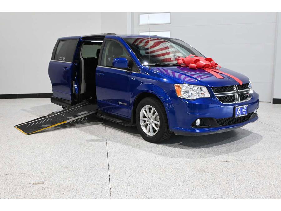 Used 2020 Dodge Grand Caravan SXT FWD image 2