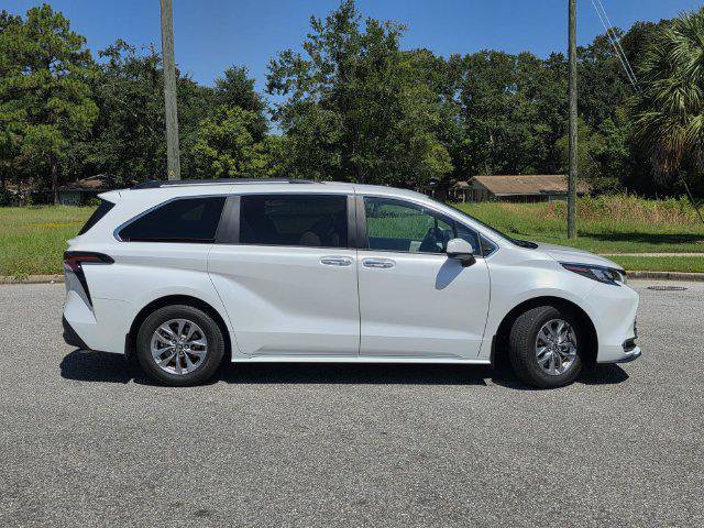Certified 2024 Toyota Sienna XLE FWD image 38