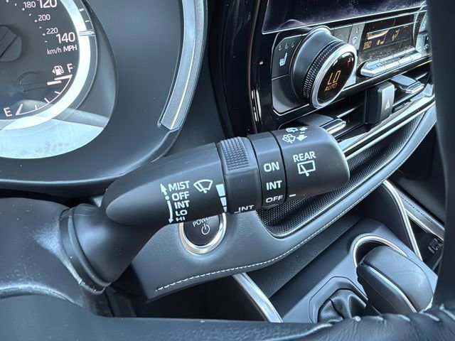 Used 2025 Toyota Highlander XLE FWD image 22