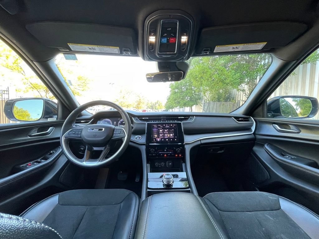 Used 2025 Jeep Grand Cherokee Altitude AWD/4WD image 29