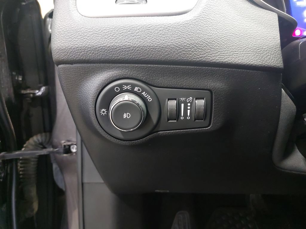 Used 2019 Jeep Compass Latitude w/ Cold Weather Group AWD/4WD image 26