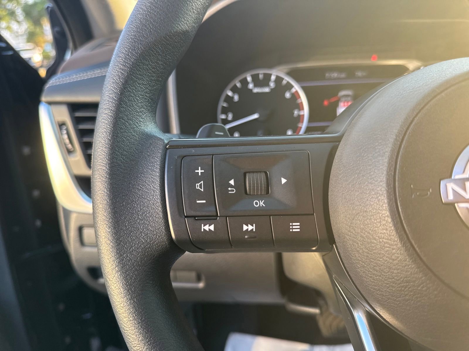 Certified 2023 Nissan Rogue S image 13